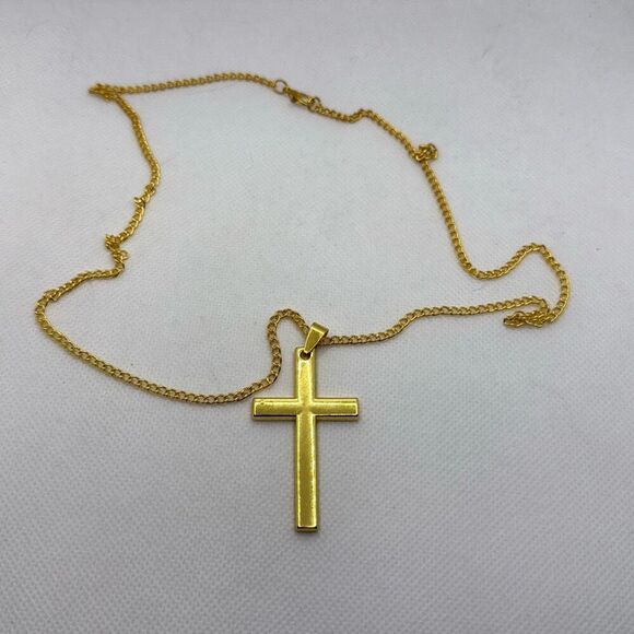 Brand New!! Cross pendant and chain - Picture 1 of 4